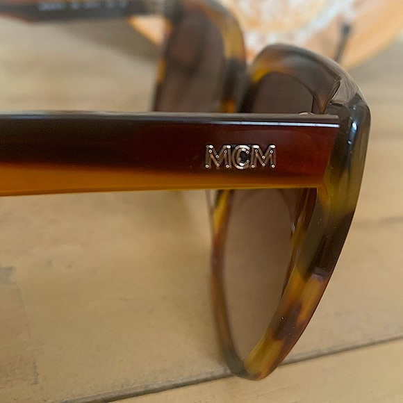 MCM Bundle Sunglasses with Hard Case & Cleaning Cloth New and Authentic - Picture 6 of 15